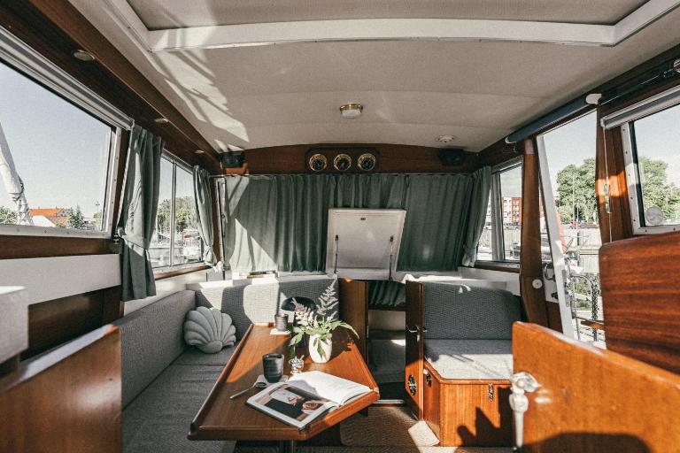Classic Yacht I Royal Cruiser 34 - "Barrel" - B&B Klaipėda