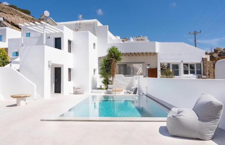 The Coast Suites - B&B Toúrlos