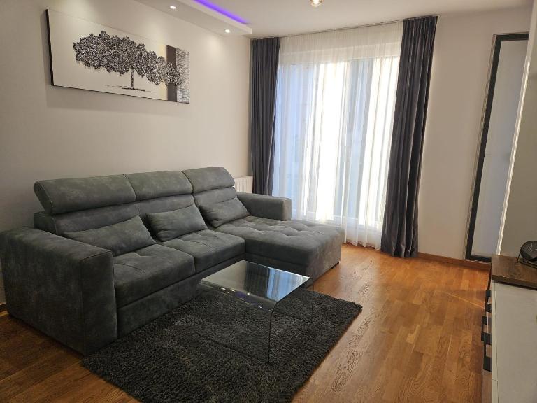BC Luxury Apartment ARIA & Private Garage & Sunset Terrace - Ferienwohnung Novi Sad