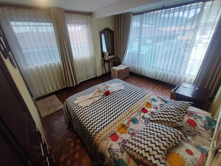 MATRIMONIAL TURI centro de la ciudad, garaje - B&B Baños