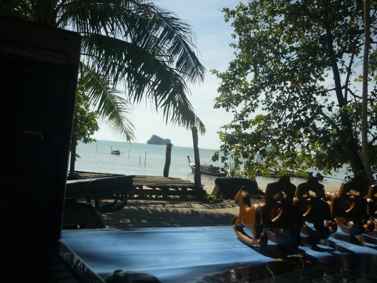 Pasai Beach Lodge - Bed and Breakfast Chian Yai