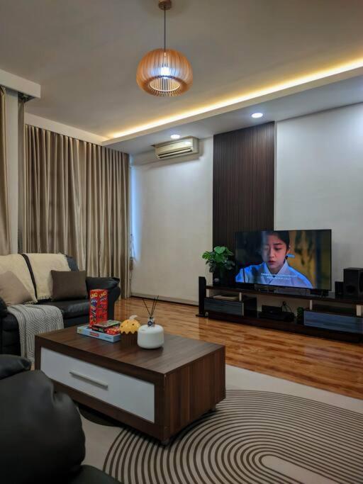 Relax & Chill 4BR Terrace House - B&B Batam Centre