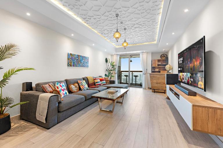 76th floor- 2 BR Apartment with Iconic Marina Skyline View - Bed and Breakfast Dubai