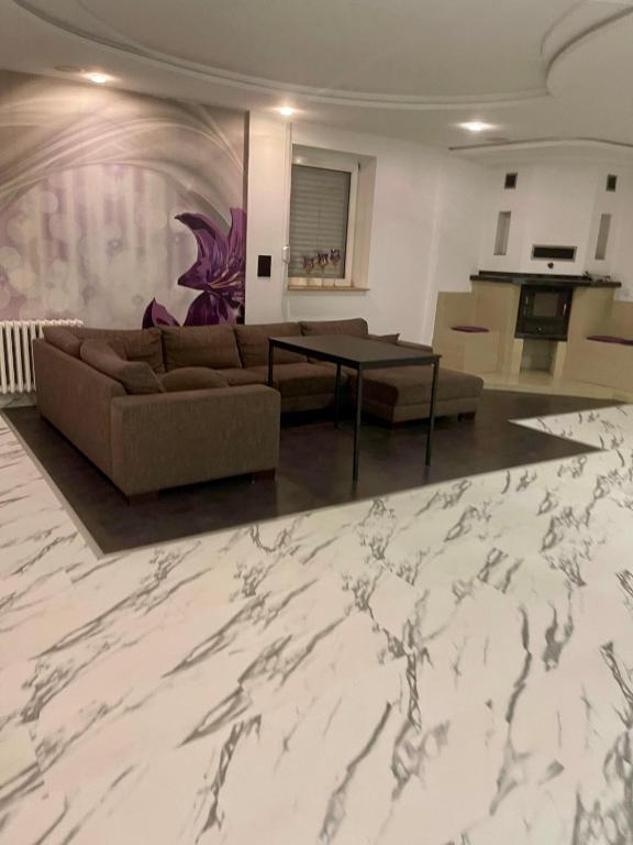 Schöne, hochwertige 5 Zimmer Wohnung in Oberhausen - Ferienwohnung Oberhausen
