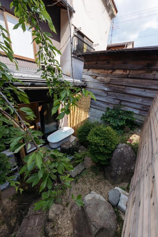 Guest House HINATA - Japanese House with Sauna and Open-air Bath - Bed and Breakfast Takayama