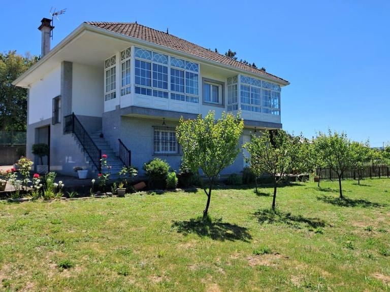Casa vacacional amplia - B&B Carracedo