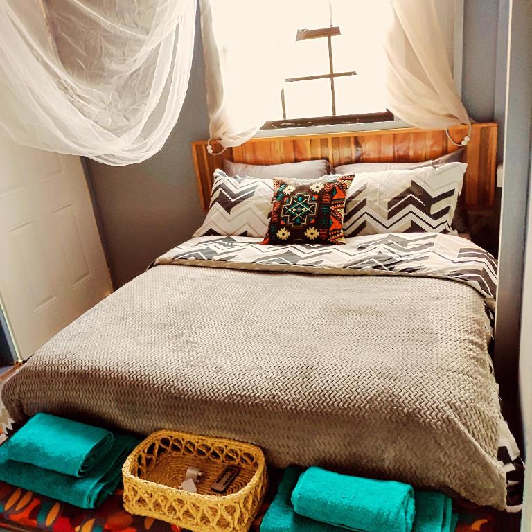 1 Bed Cabin - Sleeps 2 - Wifi - Chambres d'hôtes Laborie
