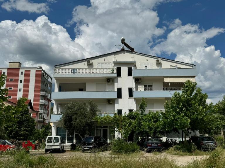 Guest House Elisabeta - B&B Permet