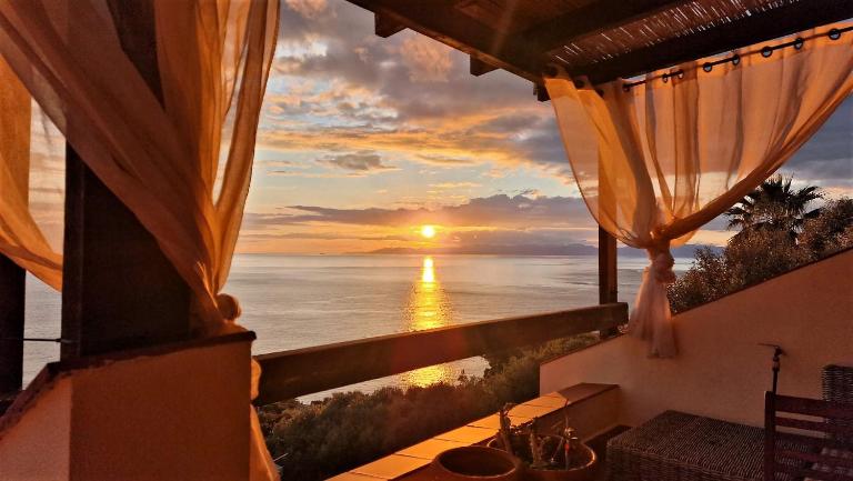 Endless Sea Views at Villa delle Stelle - Bed and Breakfast Torre delle Stelle