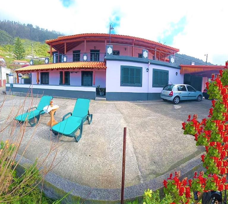 The funny and Relax apartment with terrace & view - B&B Arco da Calheta
