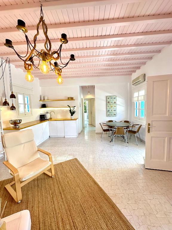 MAAR Mykonos Ornos Apt Near the Beach - Chambres d'hôtes Ornós