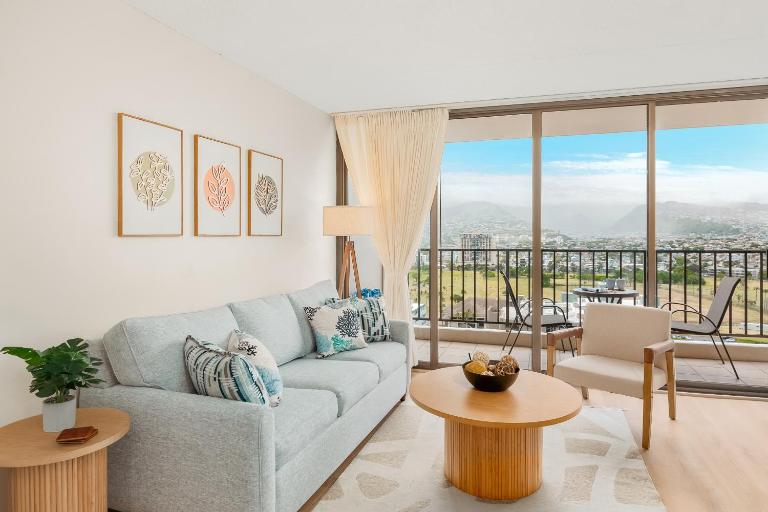 Free Parking, Close to Waikiki Beach, Pool & Hot Tub - B&B Honolulu