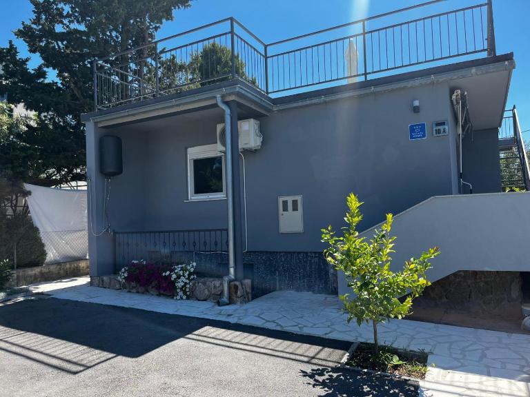 Holiday house Lara - Bed and Breakfast Starigrad