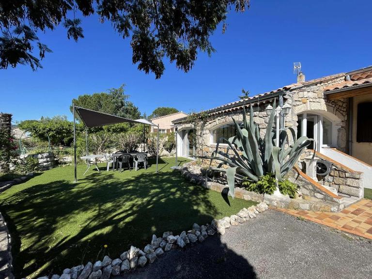 Maison climatisée avec jardin près du centre de Vallon Pont d'Arc - 6 couchages - FR-1-382-112 - Ferienwohnung Vallon-Pont-d'Arc
