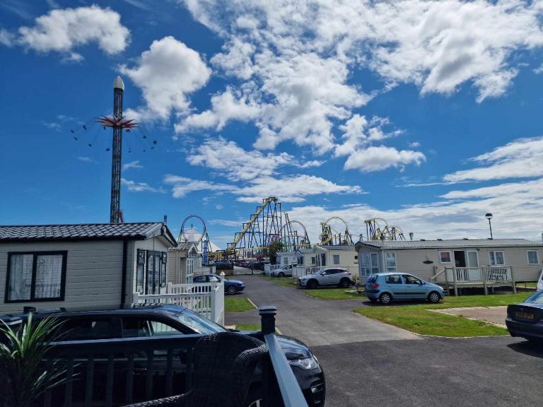 Thrillseeker - Chalet style caravan next to Fantasy Island, Ingoldmells, 2 dogs max - East Coast Holidays - Ferienwohnung Skegness