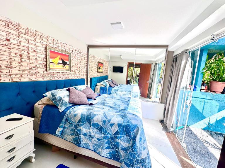 RECANTO DOS PASSARINHOS LINDA CASA COM 2 quartos - Chambres d'hôtes Balneário Camboriú