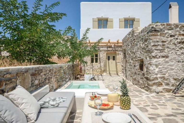 Villa Anthemion Naxos with outdoor jacuzzi - Chambres d'hôtes Áno Sagkrí