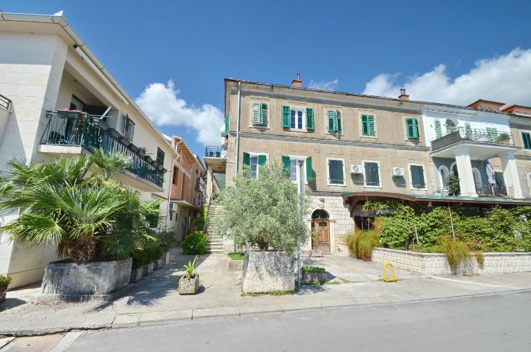 Trojanovic Apartments - B&B Teodo