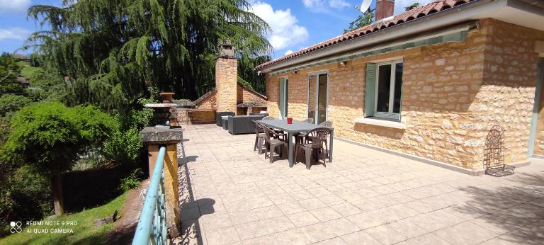 Maison avec jolie vue, 5mn à pied du centre - B&B Sarlat-la-Canéda
