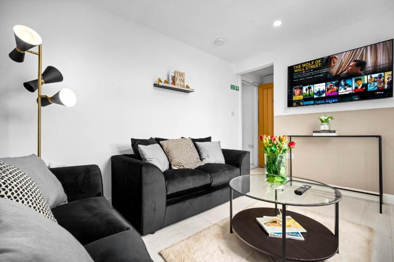 Modern 2 Bedroom Apartment - Near City Centre - WiFi - Smart TV 3MR - B&B Birmingham