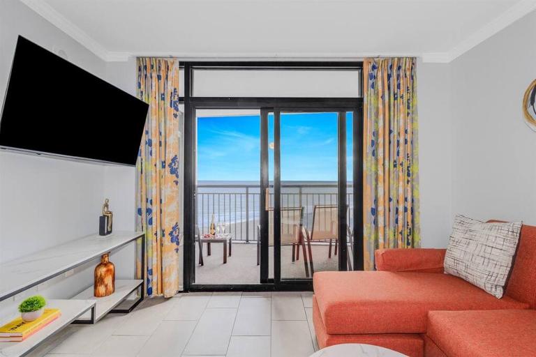 Make Memories Ravishing Angled Oceanfront Suite OR 916 - Bed and Breakfast Myrtle Beach