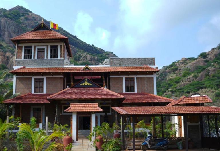 Muthunandhini Palace - Bed and Breakfast Suchindram