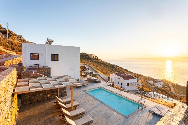 Live in Blue - Kea's Myriad Shades - B&B Korissía