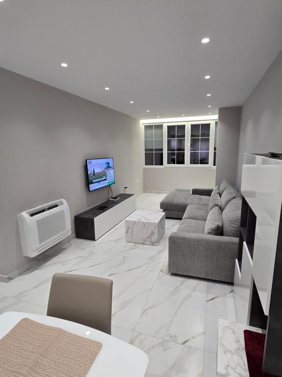 Prestige Beach Apartment - B&B Durrës