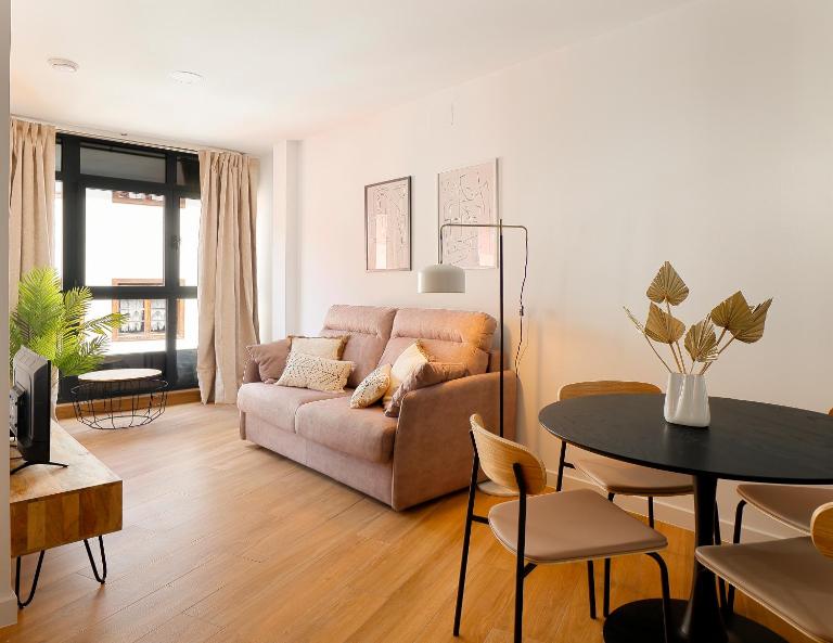 Apartamentos Aptio - Bed and Breakfast Oviedo