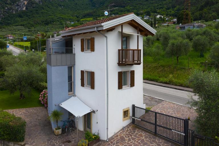 La Torretta, Casa indipendente con parcheggio in zona tranquilla ad Arco - B&B Arco