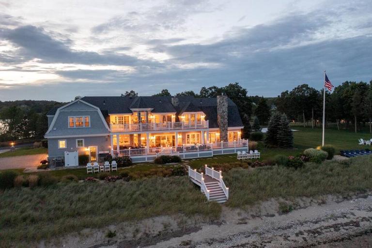 The Beachfront Estate, 360 Ocean Views, 5700 sqft - Ferienwohnung Mattapoisett