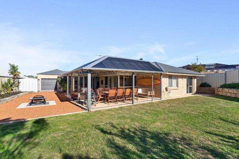 Beachside Family Friendly Escape at Casa Del Caravel - B&B Mandurah