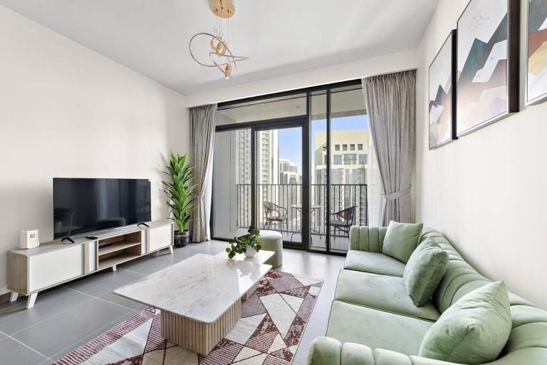 Stylish 1 Bedroom High Floor in Creek Edge - B&B Dubai