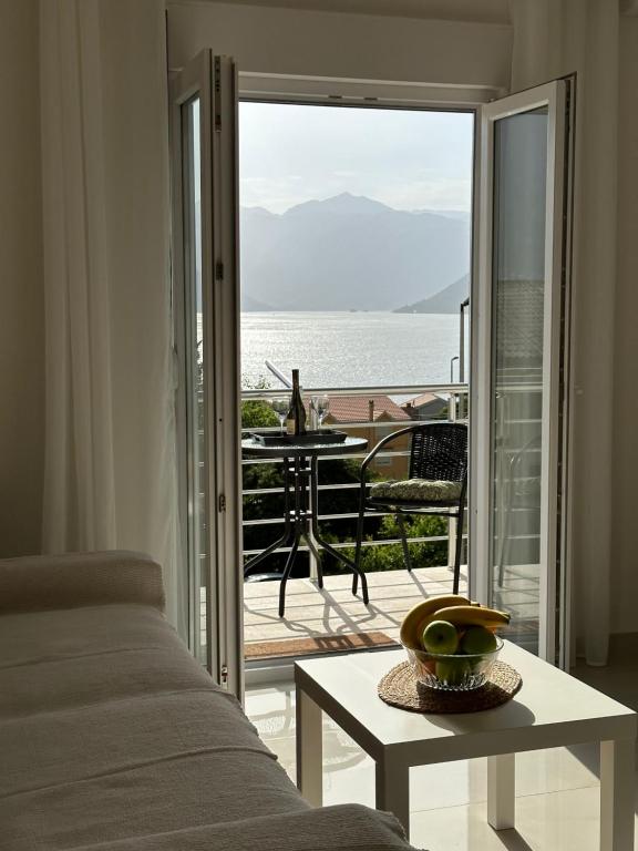 Sunny apartment - B&B Kotor