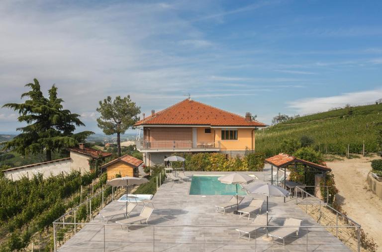 IL VOLO LANGHE, country stay & wellness - B&B Castiglione Tinella