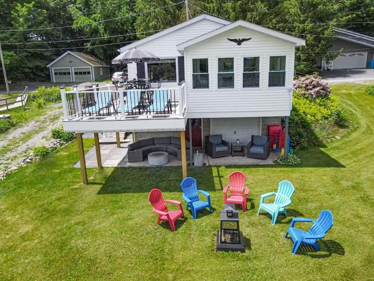 Lake Front Home #5 - B&B Hamilton