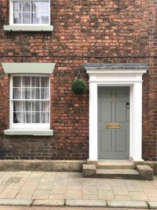 Stunning City centre Georgian townhouse - parking - Ferienwohnung Chester