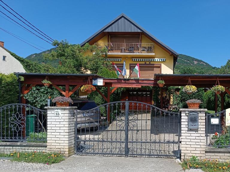 Anna Ilona Vendégház - Bed and Breakfast Badacsonytomaj