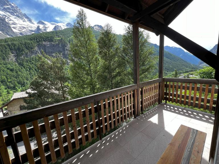 Appartement lumineux, grand balcon, vue sur La Meije - Chambres d'hôtes La Grave