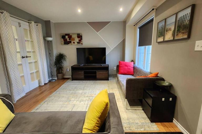 Moons & Noons -Separate Unit for your Comfort - B&B Ajax