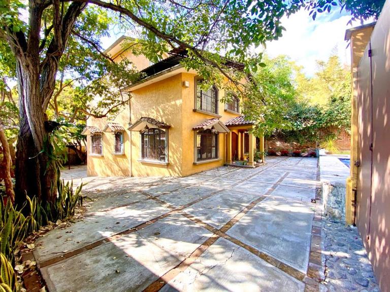 CasonaPalmira alberca climatizada en zona exclusiva - B&B Cuernavaca