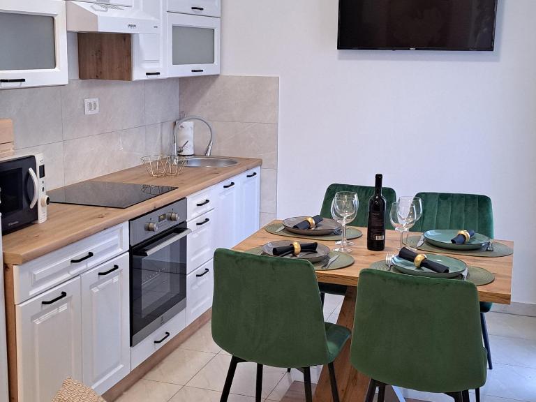 Apartman Iko Cista Provo - B&B Cista Provo