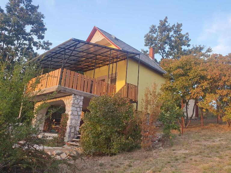 Sárga Liliom Vendégház - B&B Cserépfalu