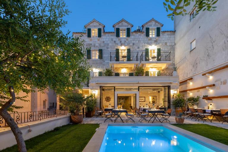 Casa Columba - Adults Only 4 Star Boutique Hotel with Outdoor Pool & Private Garden - Bed and Breakfast Makarska