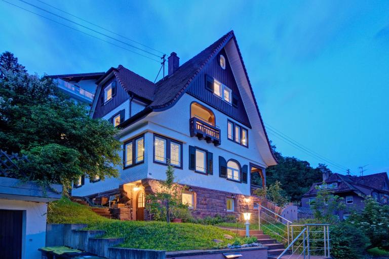 Familienglück im Schwarzwaldhaus mit Schlossblick - Bed and Breakfast Neuenbürg