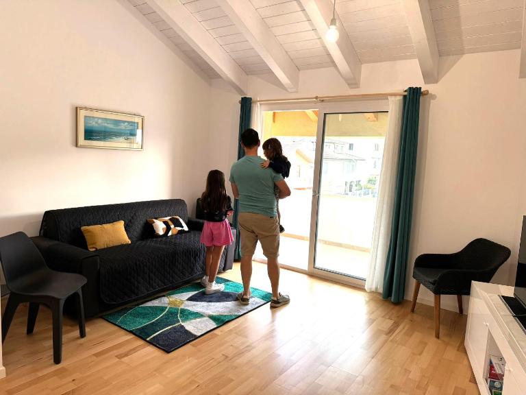 Casa Benedetta, Attico Intero con 2 Terrazze e Scorcio Vista Mare o Camera con Bagno Privato in appartamento condiviso - B&B Alghero