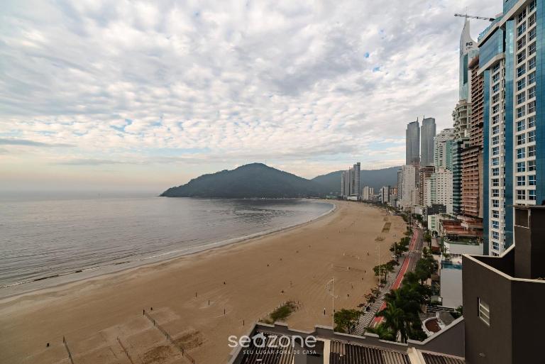 Apto 2Q beira mar c/ garagem em BC NVI501 - B&B Balneário Camboriú