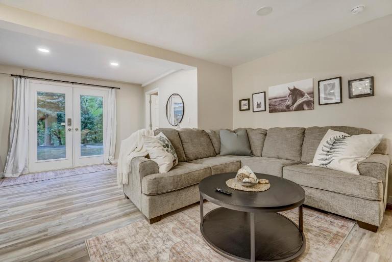 Lower Stone Lodge - Hot Tub - Game Room - Lower Unit - B&B Cascade-Chipita Park