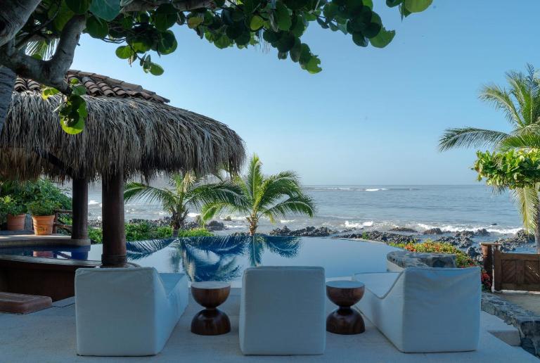 Casa Manzanillo - Beach Room - Ocean Front Room at Exceptional Beach Front Location - Chambres d'hôtes Troncones