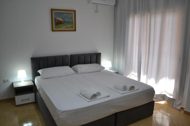 Sunny Studio Apartment near the Beach Free Parking - Bed and Breakfast Vlorë